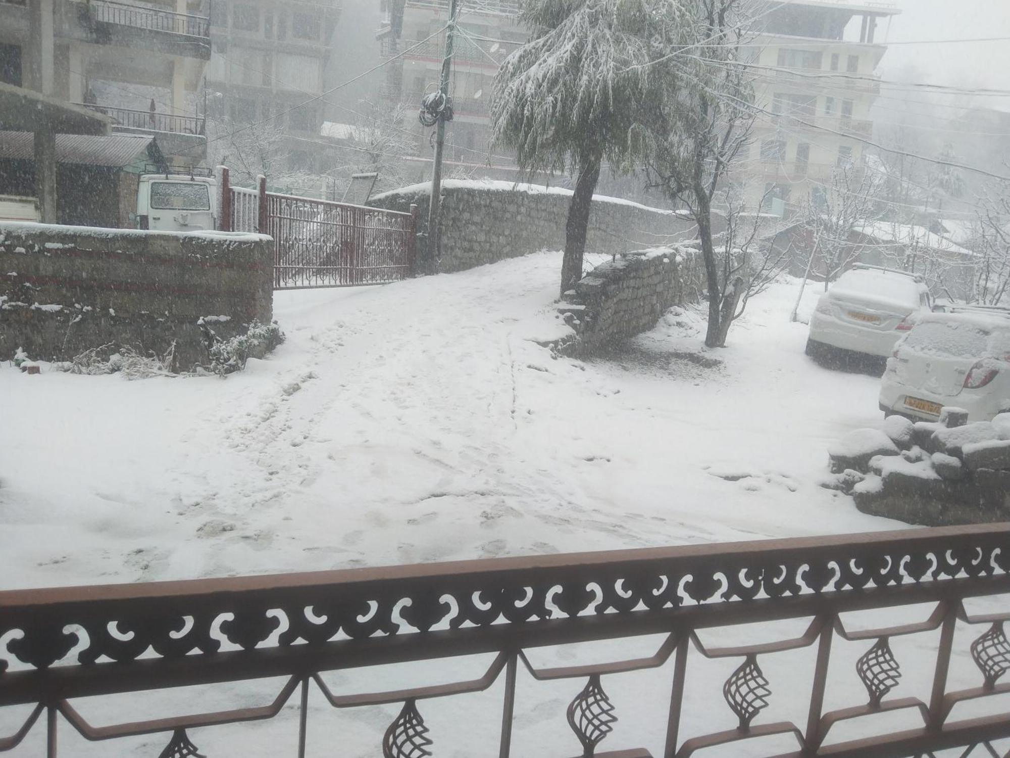 Hotel Hadimba Regency ! Free 4 Wheeler Parking ! Mountain View Rooms ! Near Mall Road Manali Εξωτερικό φωτογραφία