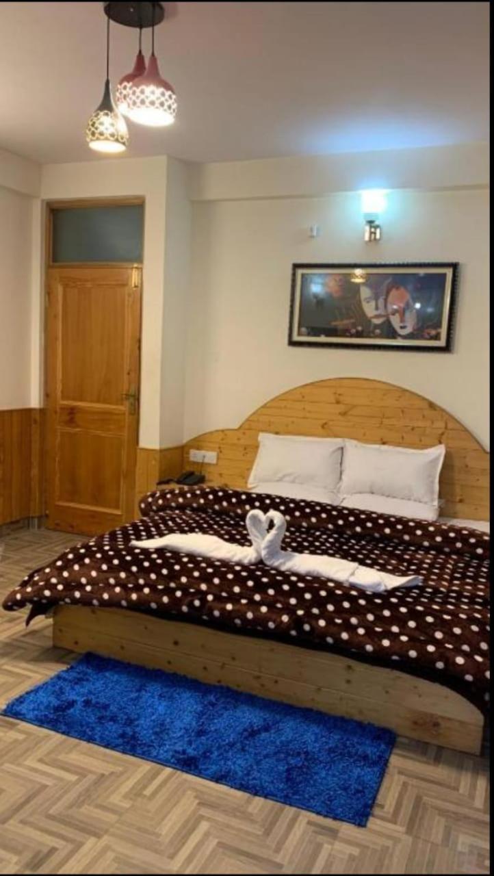 Hotel Hadimba Regency ! Free 4 Wheeler Parking ! Mountain View Rooms ! Near Mall Road Manali Εξωτερικό φωτογραφία